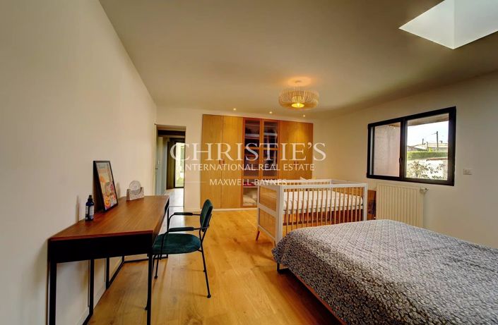 Image No.11-5 Bed House for sale