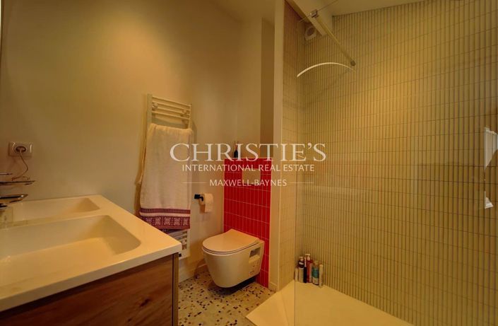 Image No.18-5 Bed House for sale