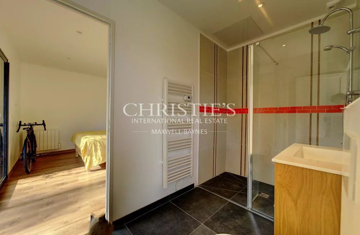 Image No.19-5 Bed House for sale