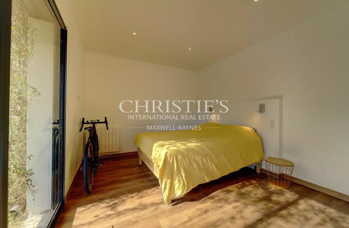 Image No.20-5 Bed House for sale