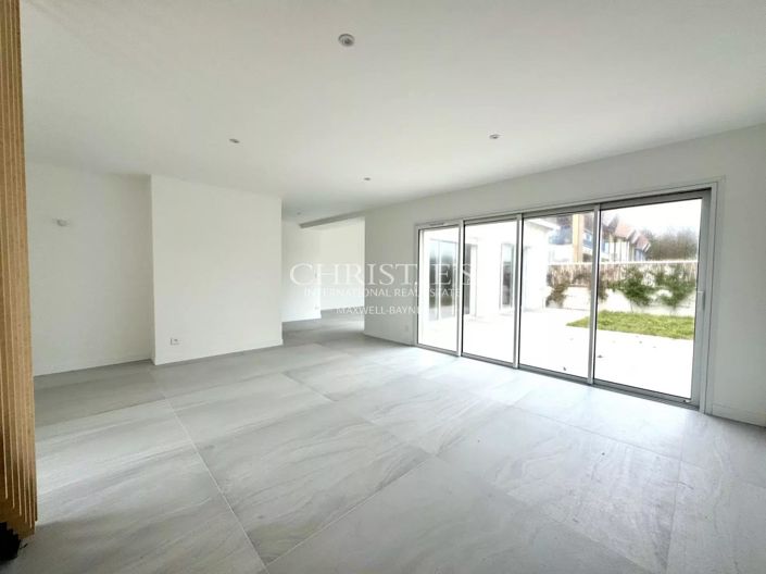 Image No.10-4 Bed House for sale