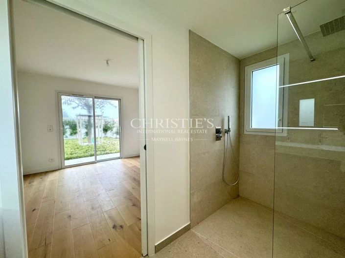 Image No.16-4 Bed House for sale