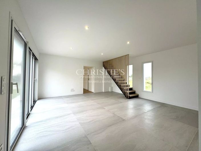 Image No.17-4 Bed House for sale