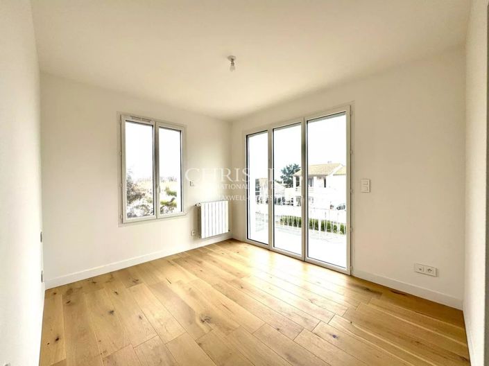 Image No.19-4 Bed House for sale