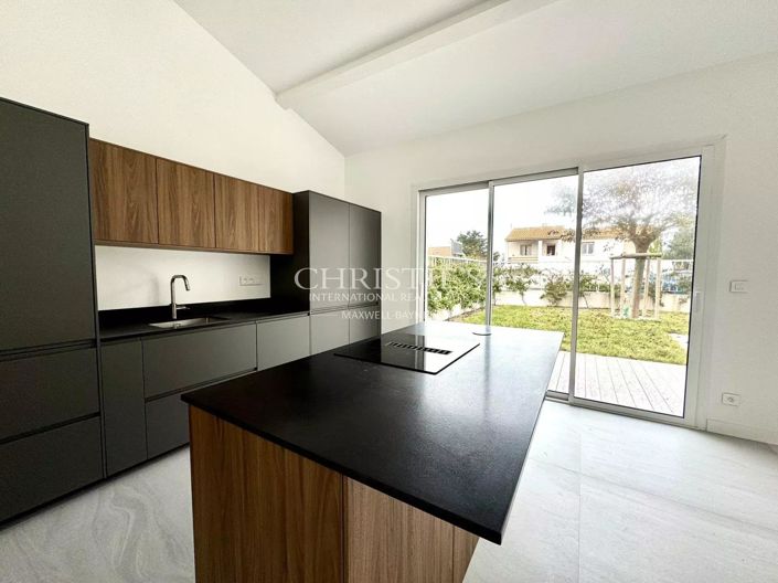 Image No.6-4 Bed House for sale