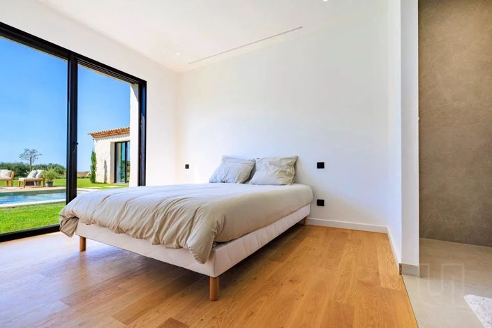 Image No.3-5 Bed House for sale