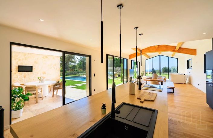 Image No.5-5 Bed House for sale