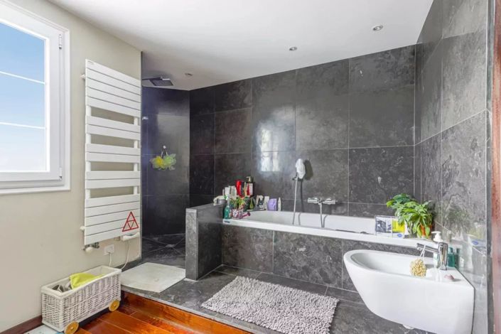 Image No.10-4 Bed House for sale