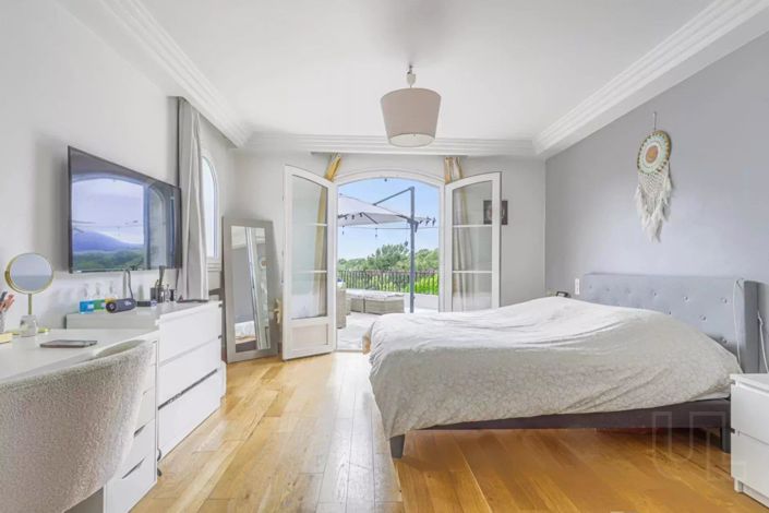 Image No.9-4 Bed House for sale