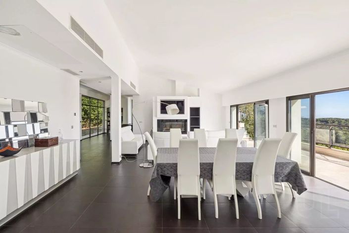 Image No.6-4 Bed House for sale