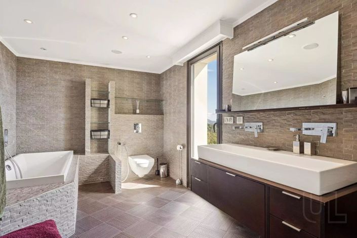 Image No.9-4 Bed House for sale