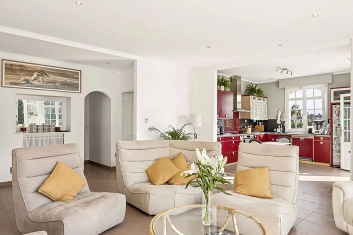 Image No.6-4 Bed House for sale