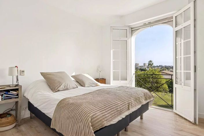 Image No.7-4 Bed House for sale