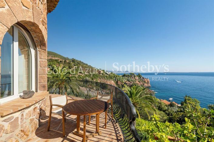 Image No.11-5 Bed Property for sale