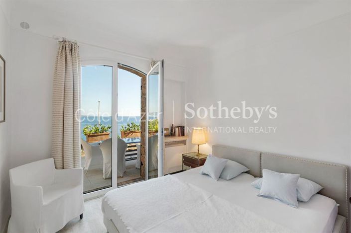 Image No.17-5 Bed Property for sale