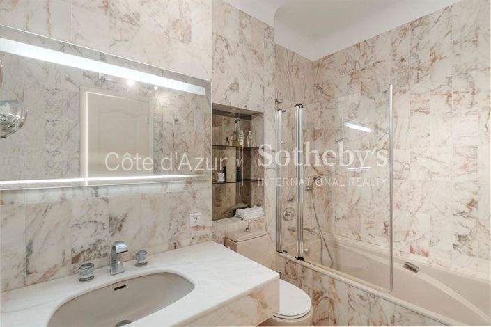 Image No.20-5 Bed Property for sale