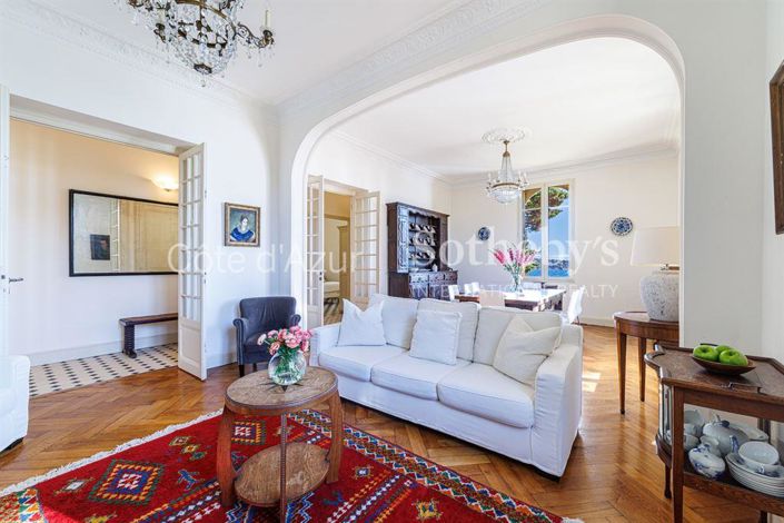 Image No.9-6 Bed House for sale