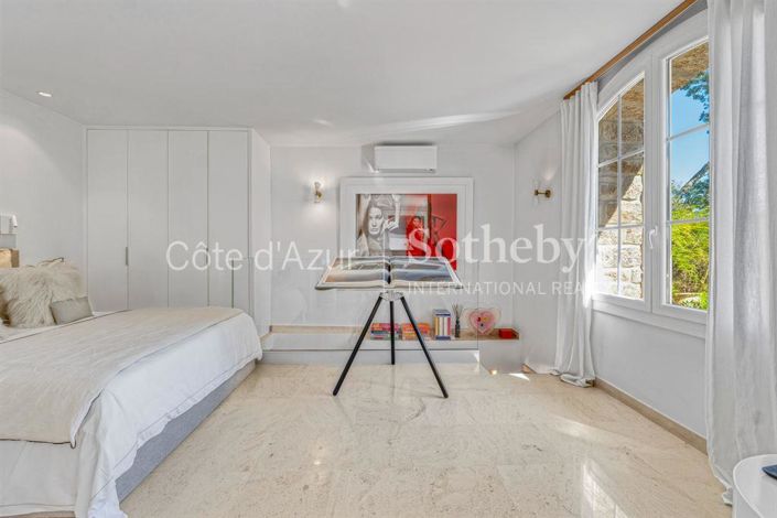 Image No.11-2 Bed Property for sale