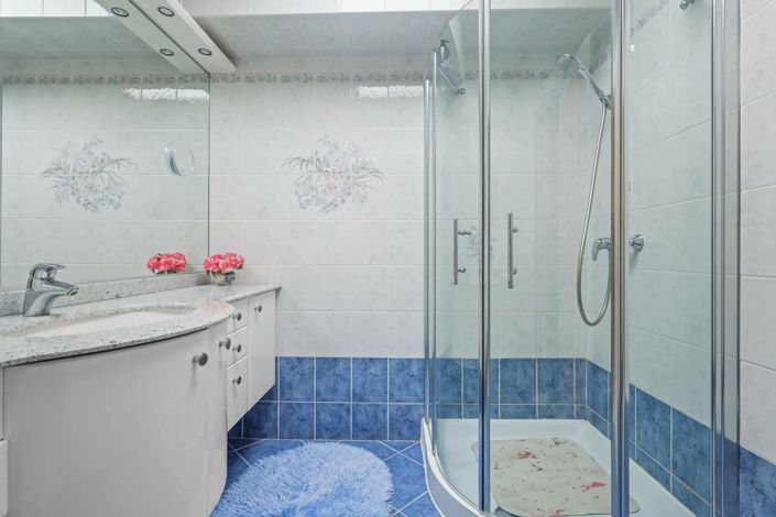 Image No.19-3 Bed Property for sale