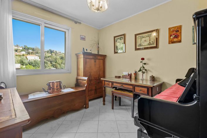 Image No.9-3 Bed Property for sale