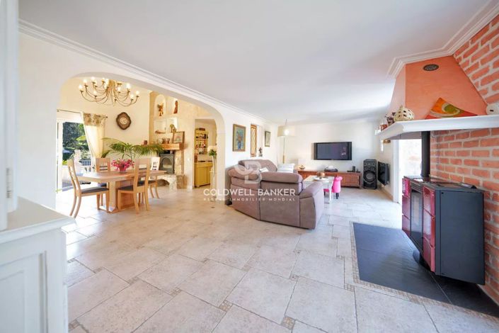 Image No.6-4 Bed House for sale