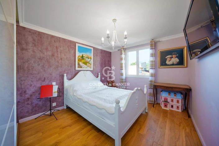 Image No.9-4 Bed House for sale