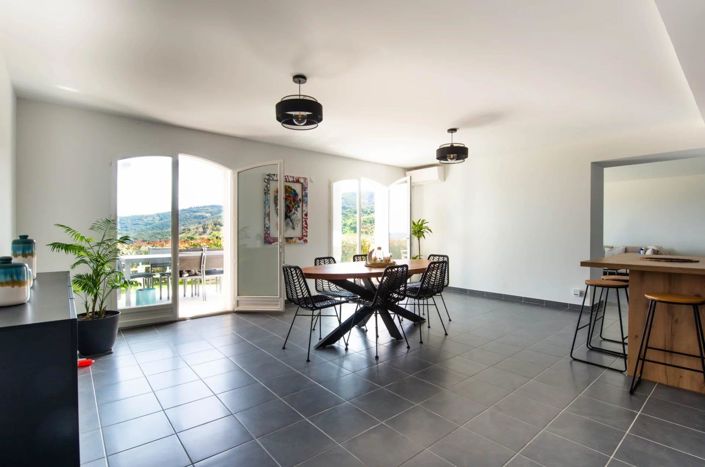 Image No.5-3 Bed Property for sale