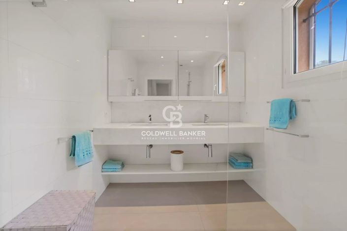 Image No.6-3 Bed House for sale