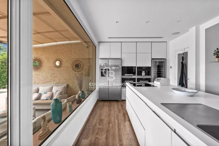 Image No.6-4 Bed House for sale