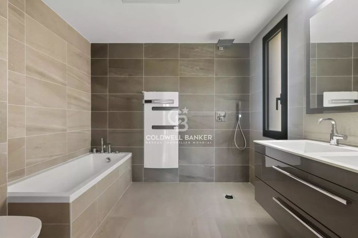 Image No.14-4 Bed House for sale