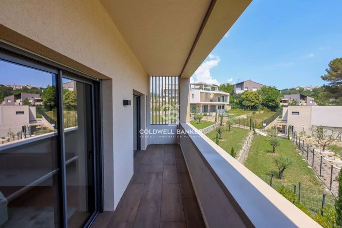 Image No.16-4 Bed House for sale