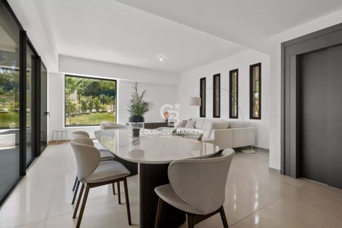 Image No.6-4 Bed House for sale