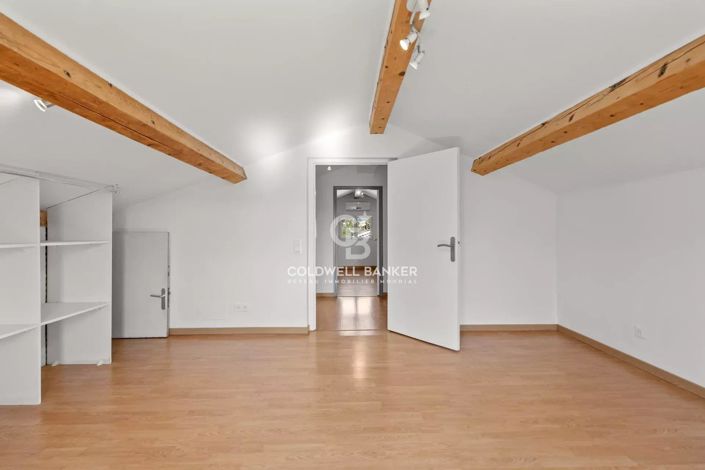 Image No.10-3 Bed House for sale