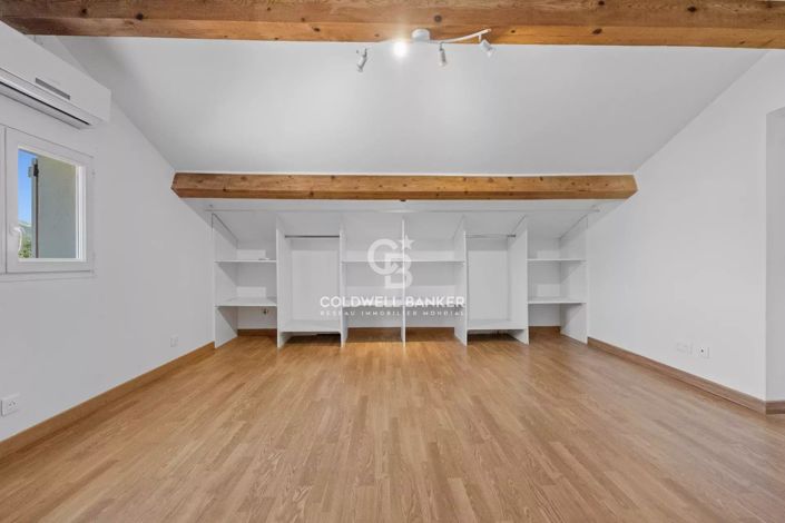 Image No.11-3 Bed House for sale