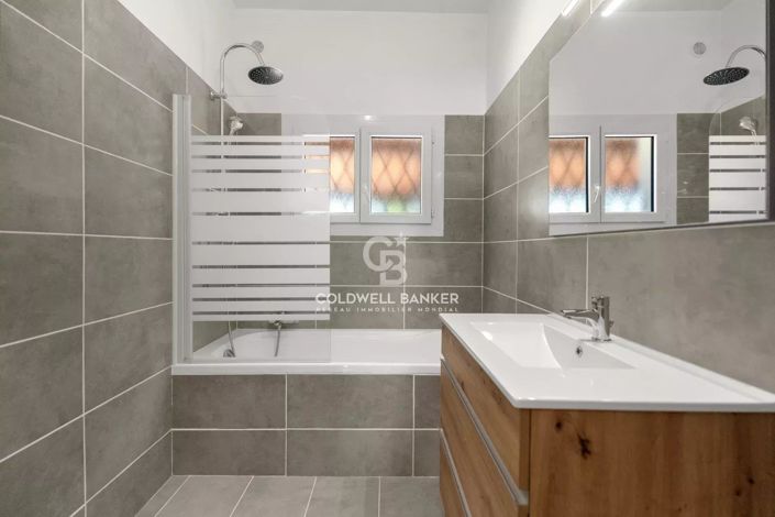 Image No.14-3 Bed House for sale