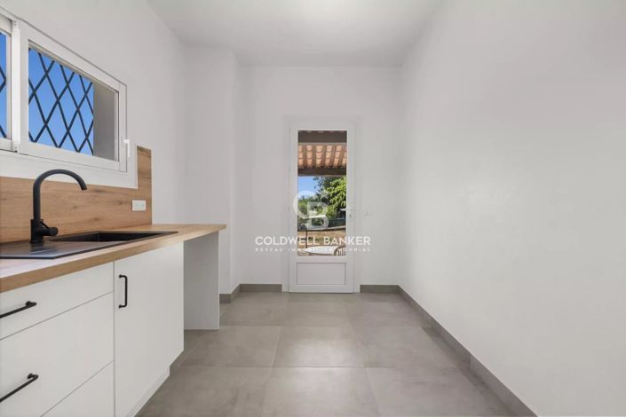 Image No.6-3 Bed House for sale