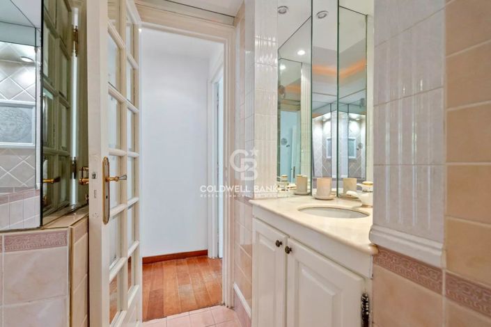 Image No.11-2 Bed Property for sale