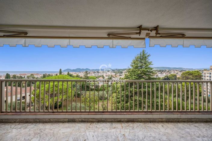 Image No.12-2 Bed Property for sale