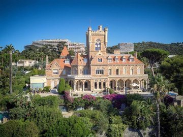 5 Bed Apartment for sale