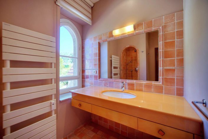 Image No.17-5 Bed Apartment for sale