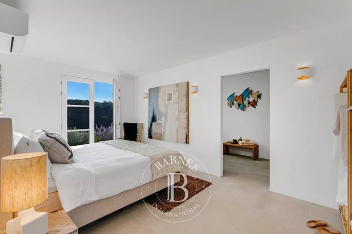 Image No.11-5 Bed House for sale