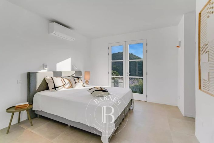 Image No.15-5 Bed House for sale