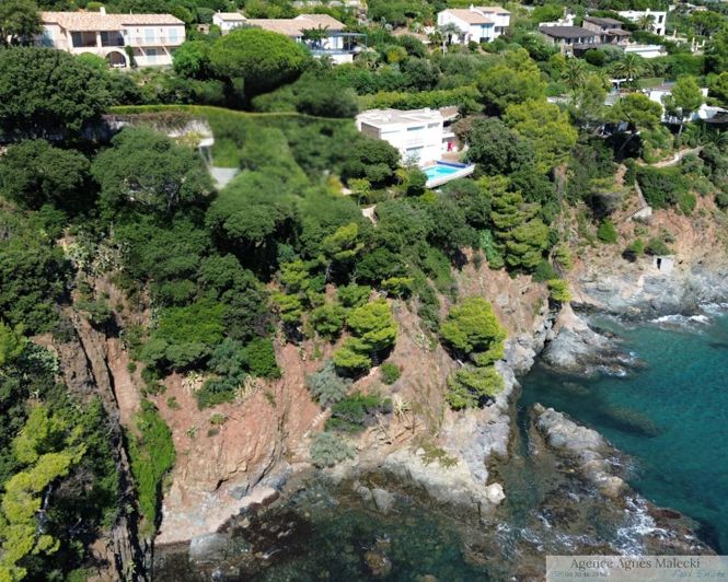 Image No.1-8 Bed House for sale