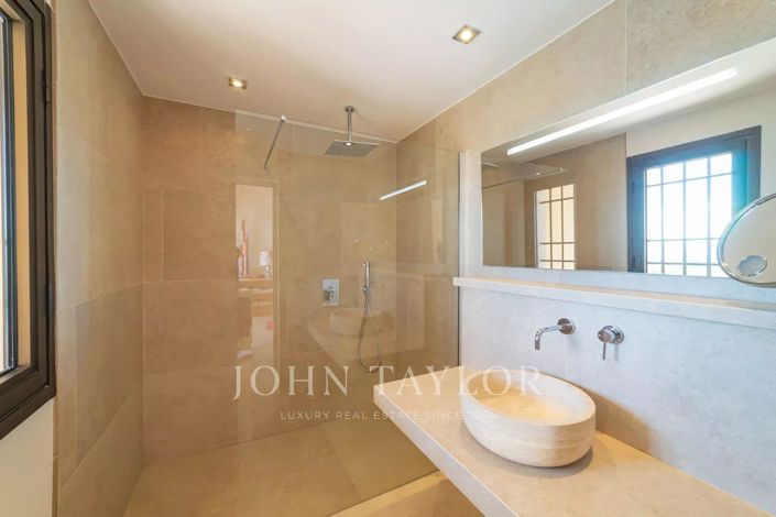 Image No.12-5 Bed House for sale