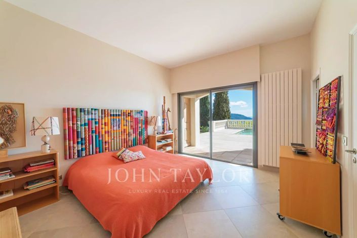 Image No.19-5 Bed House for sale