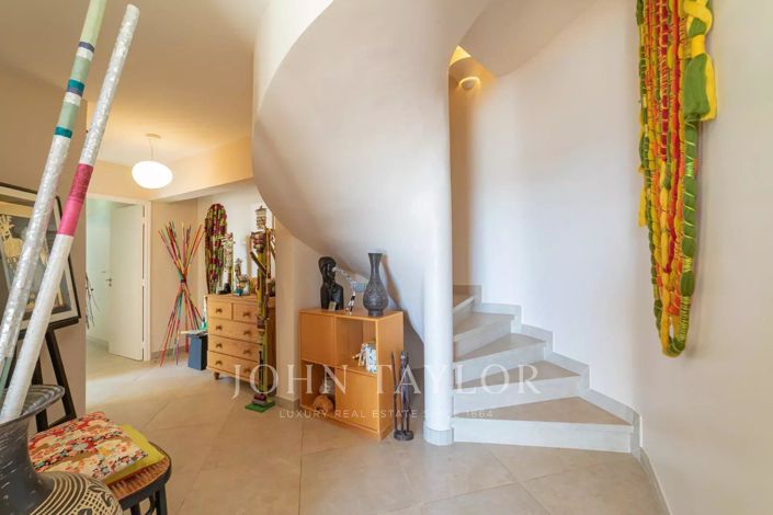 Image No.23-5 Bed House for sale