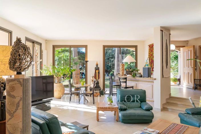 Image No.5-5 Bed House for sale