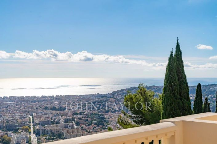 Image No.9-5 Bed House for sale