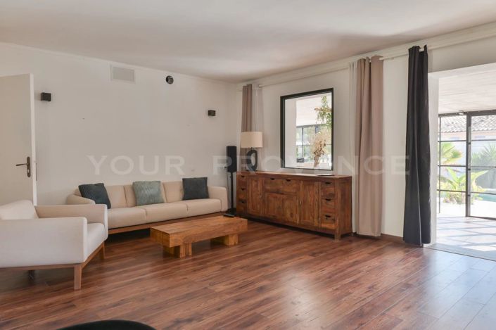 Image No.10-3 Bed House for sale