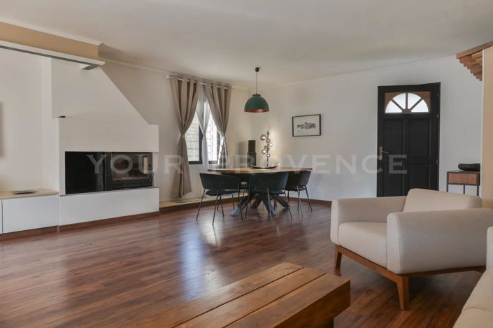 Image No.10-3 Bed House for sale